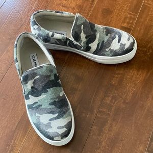 Steve Madden slip on